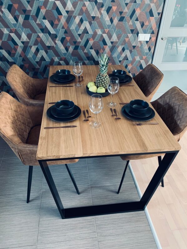 Söögilaud tamm 1400x800mm - lakiga viimistlus